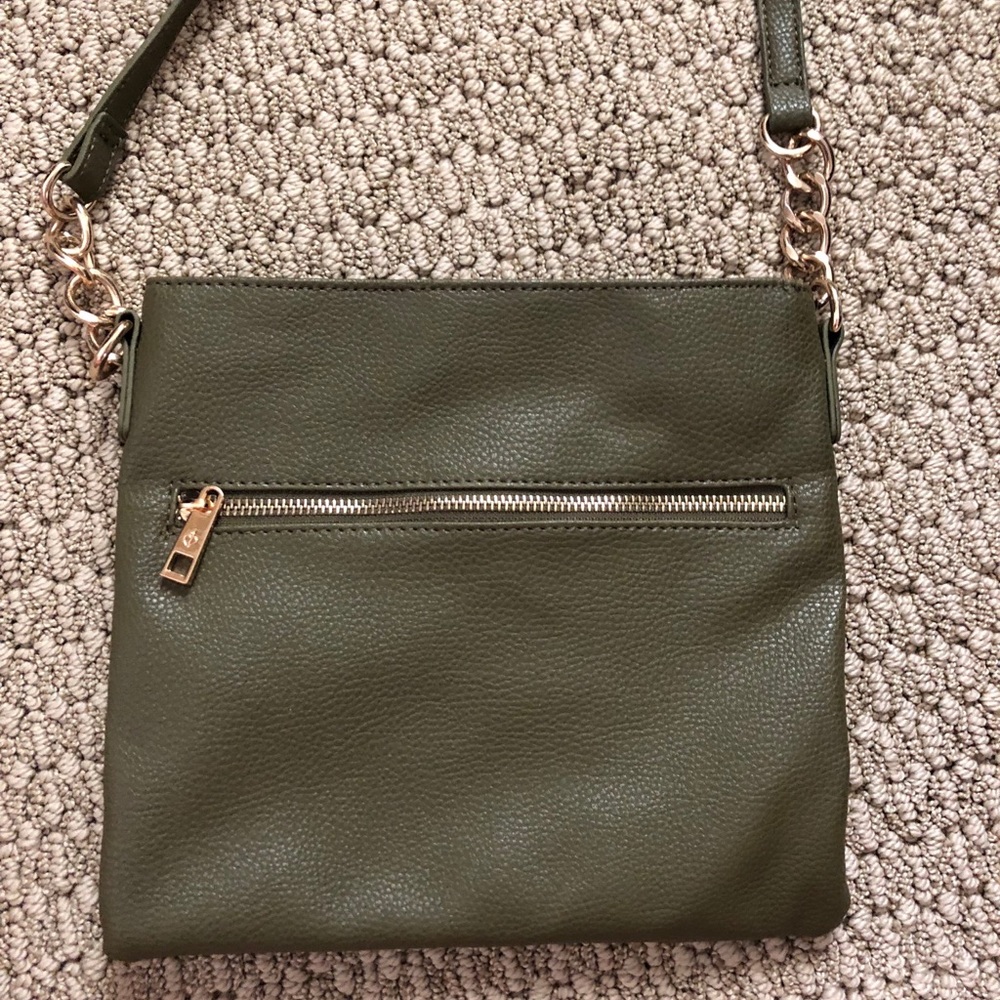 Purse that charges your phone!